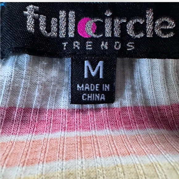 Full Circle Trends Pride Rainbow V-neck - Picture 2 of 3